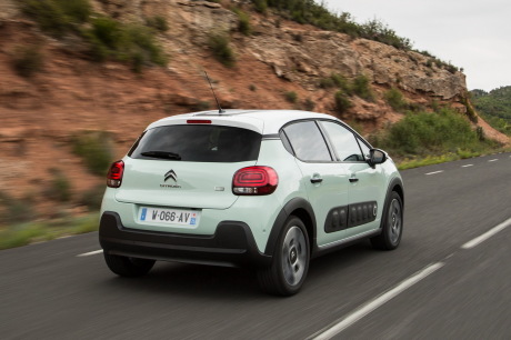 nouvelle citroen c3 vue de dos sur la route