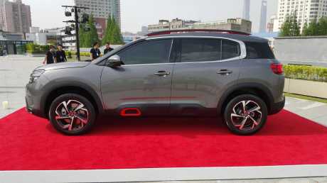 Citroën C5 Aircross gris vue de profil