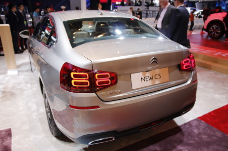 Citroën C5 restylée 2017 vue arrière