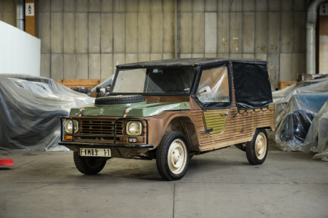 Cette Méhari 4x4, lot 132, a atteint 28 000 euros.