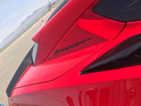 Chevrolet Corvette Callway rouge 2017 logo