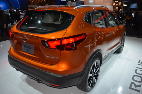 Nissan Rogue Sport vue arrière couleur orange
