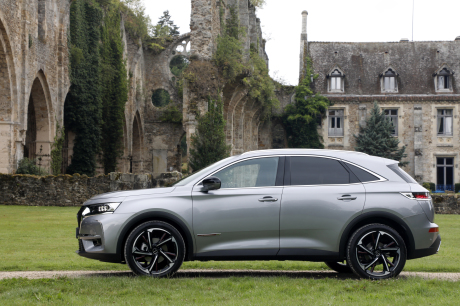 DS7 Crossback vue de profil gris