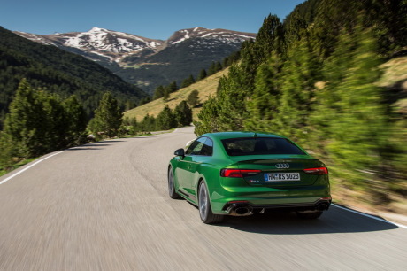 Audi RS5 Coupé vert sonoma 3/4 arrière
