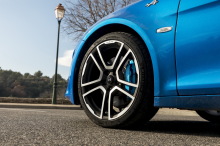 Alpine A110 bleu jante avant gauche