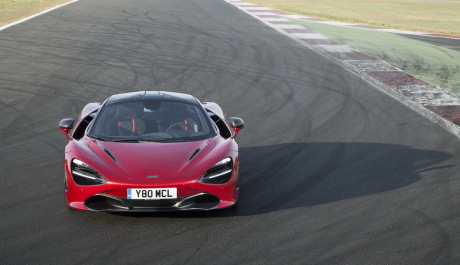 vue avant McLaren 720S rouge
