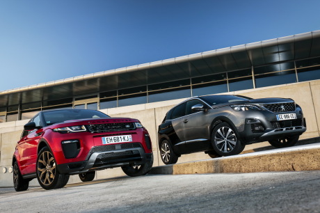 Peugeot 3008 GT 2017 et Range Rover Evoque avant droit