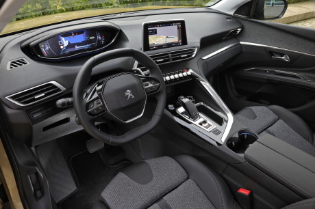 Peugeot 5008 PureTech 130 Allure poste de conduite