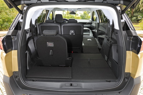 Peugeot 5008 PureTech 130 Allure coffre sièges rabattus