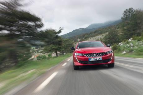 Peugeot 508 GT rouge travelling de face