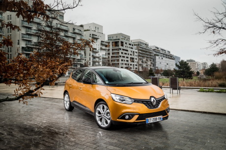 Renault Scenic jaune 2018 statique avant droit