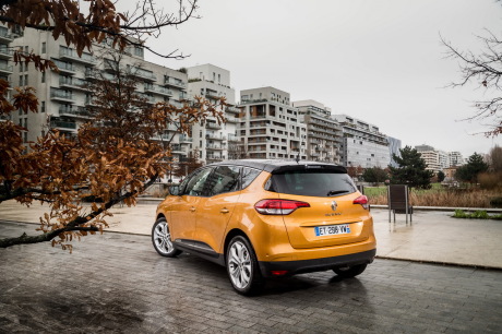 Renault Scenic jaune 2018 statique arrière gauche