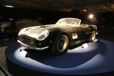 la Ferrari 250 GT, estimée à 12 millions maximum, est adjugée à 14,2 millions d'euros.