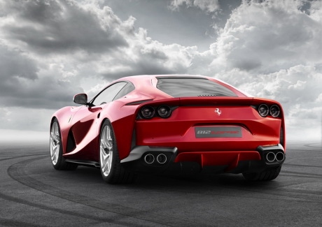 Ferrari 812 Superfast vue arrière couleur rouge