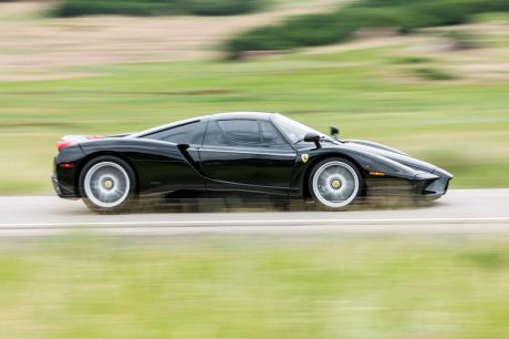 Ferrari Enzo noire 2003 profil