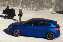 Ford Focus 4 2018 vue de profil bleue