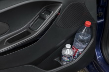 Ford Ka+ 2017 bleu Essential contre-portes