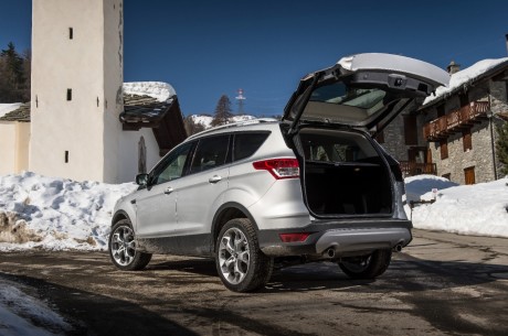 ford kuga coffre ouvert