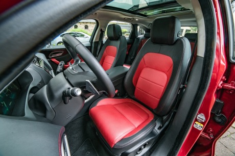 Jaguar F-Pace 25d 2017 : Statique intérieur sièges AV