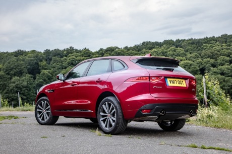 Jaguar F-Pace 25d 2017 : Statique extérieur profil AR gauche vue de bas