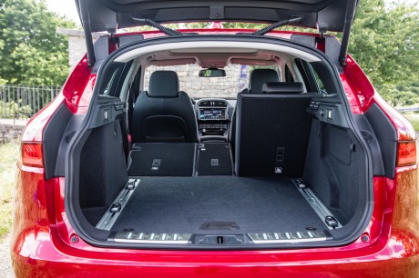 Jaguar F-Pace 25d 2017 : Statique intérieur coffre en configuration 2/3-1/3