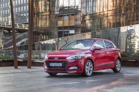 Malgré 30 ch de moins, la Hyundai i20 diesel (CRDi 90) réclame 1 150 € de plus que cette agréable version T-GDi 120, à finition équivalente.