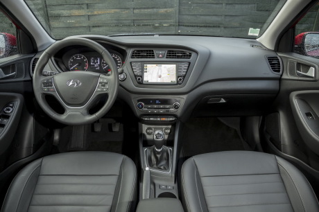 Hyundai i20 2016 creative vue de la planche de bord avec sellerie en cuir