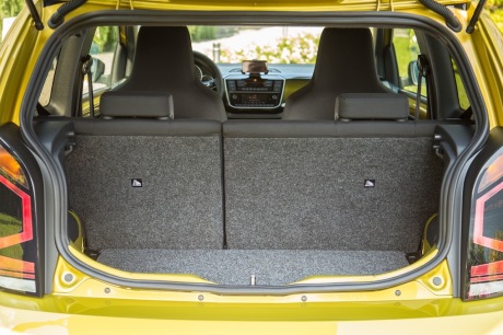 Volkswagen up! 2016 restylée : statique intérieur coffre version dorée 5 portes