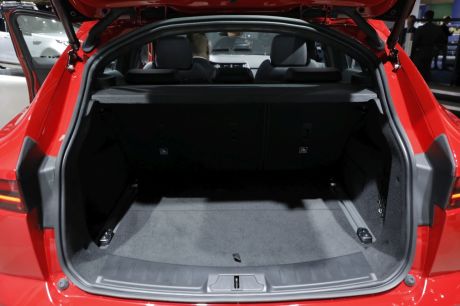 Jaguar E-Pace salon Francfort 2017 coffre