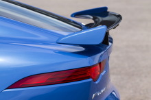 Jaguar F-Type SVR 2016 bleu vue de l'aileron déployé
