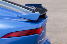 Jaguar F-Type SVR 2016 bleu vue de l'aileron abaissé