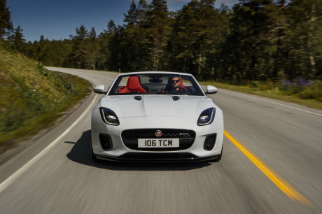 jaguar F-Type 2.0 quatre cylindres 2017 sur la route