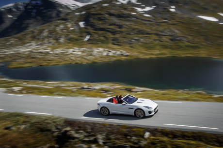 filé de la jaguar F-Type 2.0 quatre cylindres 2017