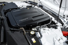 moteur quatre cylindres de la détails de la jaguar F-Type 2.0 turbo