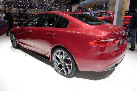 jaguar XE arrière