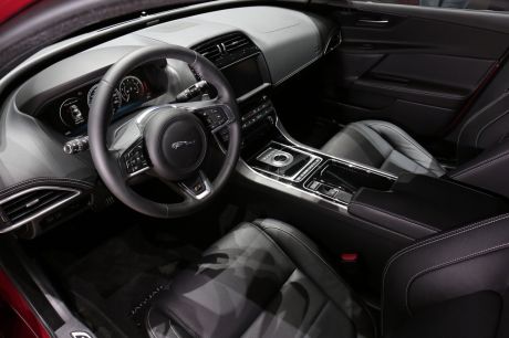 jaguar XE à bord