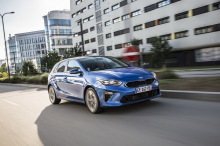 Blue tracking shot of Kia Ceed