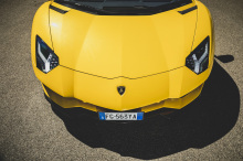 Lamborghini Aventador S jaune capot