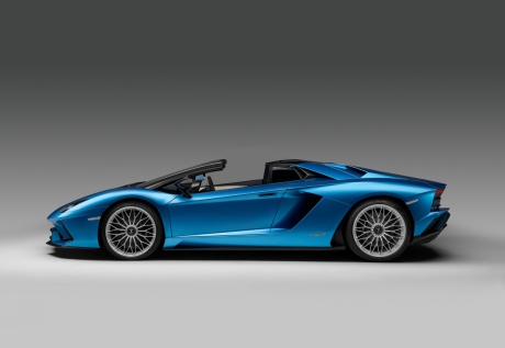Lamborghini Aventador S Roadster 2017 vue de profil toit ouvert
