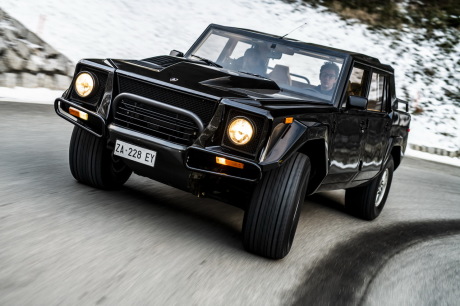 Lamborghini Urus vs. LM002