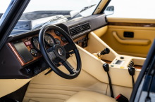 Lamborghini Urus vs. LM002