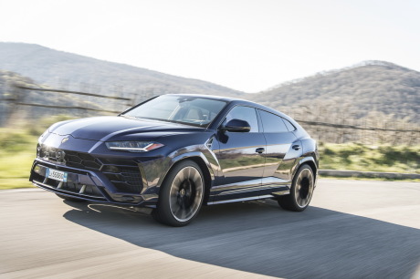 Lamborghini Urus vs. LM002