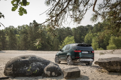Cette cinquième génération du Discovery joue une partition plus luxueuse.