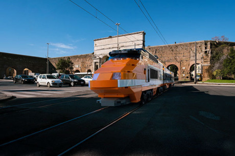 Le TGV a investi les rails du tramway Romain