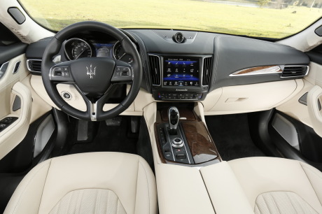 Maserati Levante planche de bord