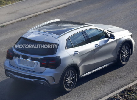3/4 arrière Mercedes GLA Spyshot