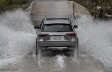 Mercedes GLE gray action back to back