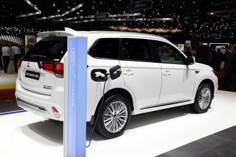 Mitsubishi Outlander PHEV (2018)