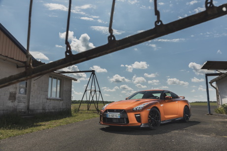 Nissan GT-R 2017 orange avant gauche