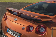 Nissan GT-R 2017 orange arrière gros plan